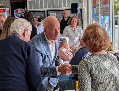 “The polls are not real”: Minogue stops in Newton to rally supporters ahead of Tuesday’s election